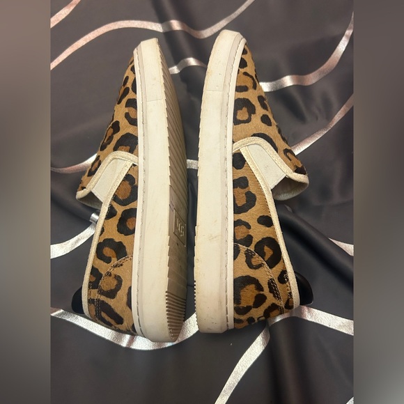 UGG Alameda Spotty Slip on Leopard Sneakers Size 9 - Picture 4 of 10